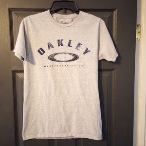 Oakley Manufacturing Co Grey Graphic Tee Shirt Black Frontal Logo Adult Small